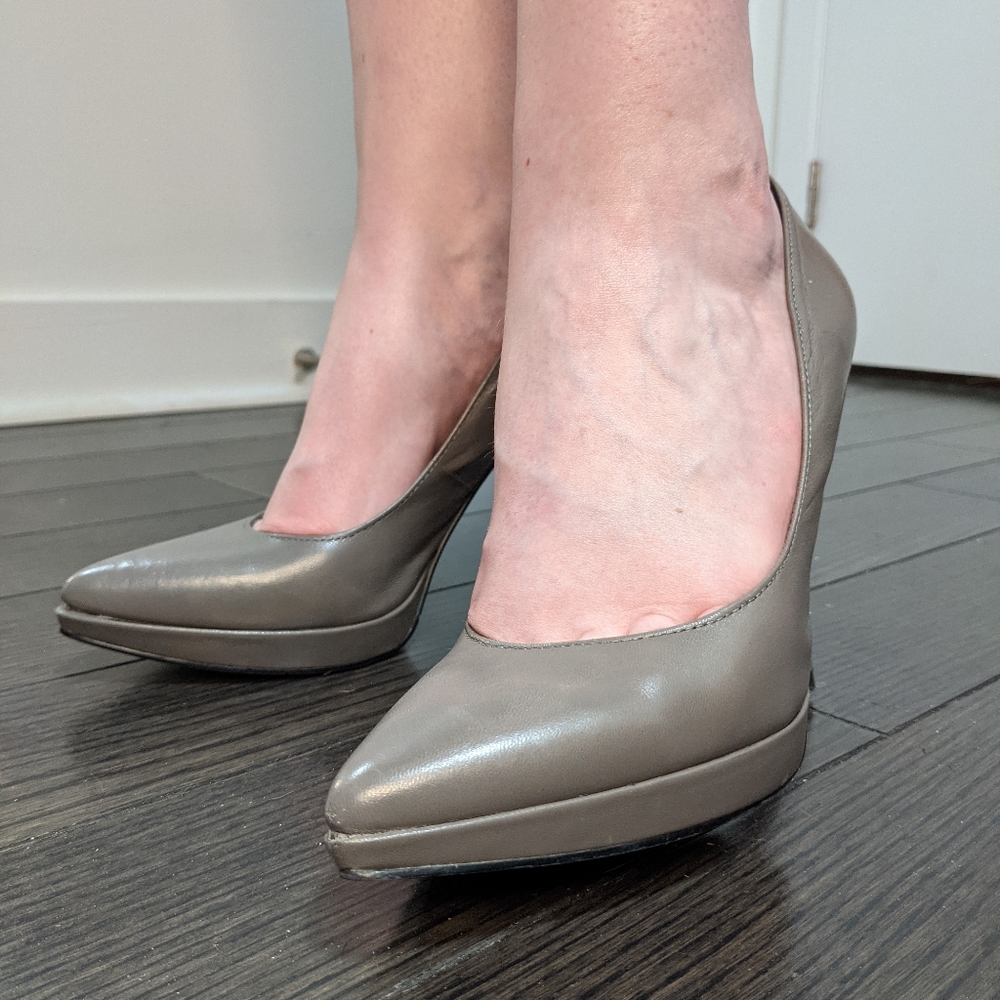 Nine West Grey Pointed Pumps